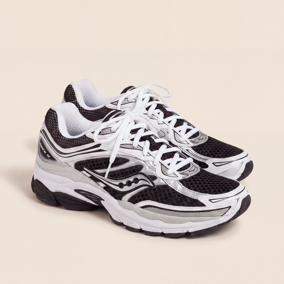 Saucony ProGrid Omni 9 in Black / Silver / White
