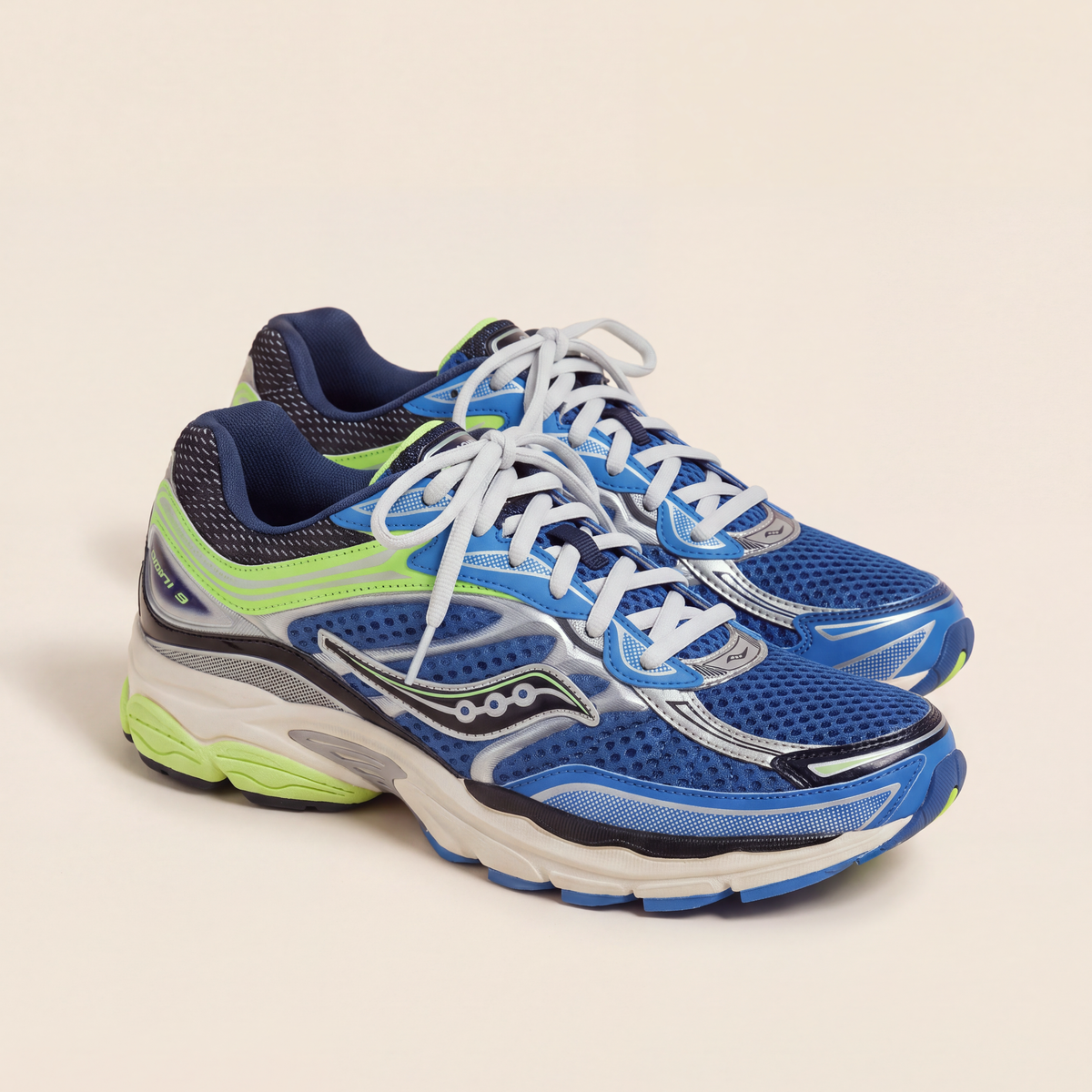 Saucony ProGrid Omni 9 in Blue / Volt / Silver