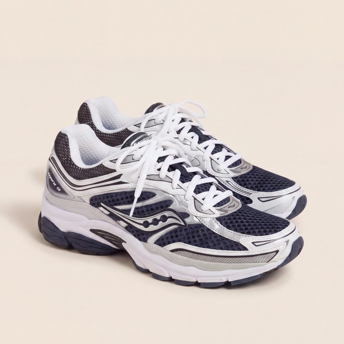 Saucony ProGrid Omni 9 in Deep Navy