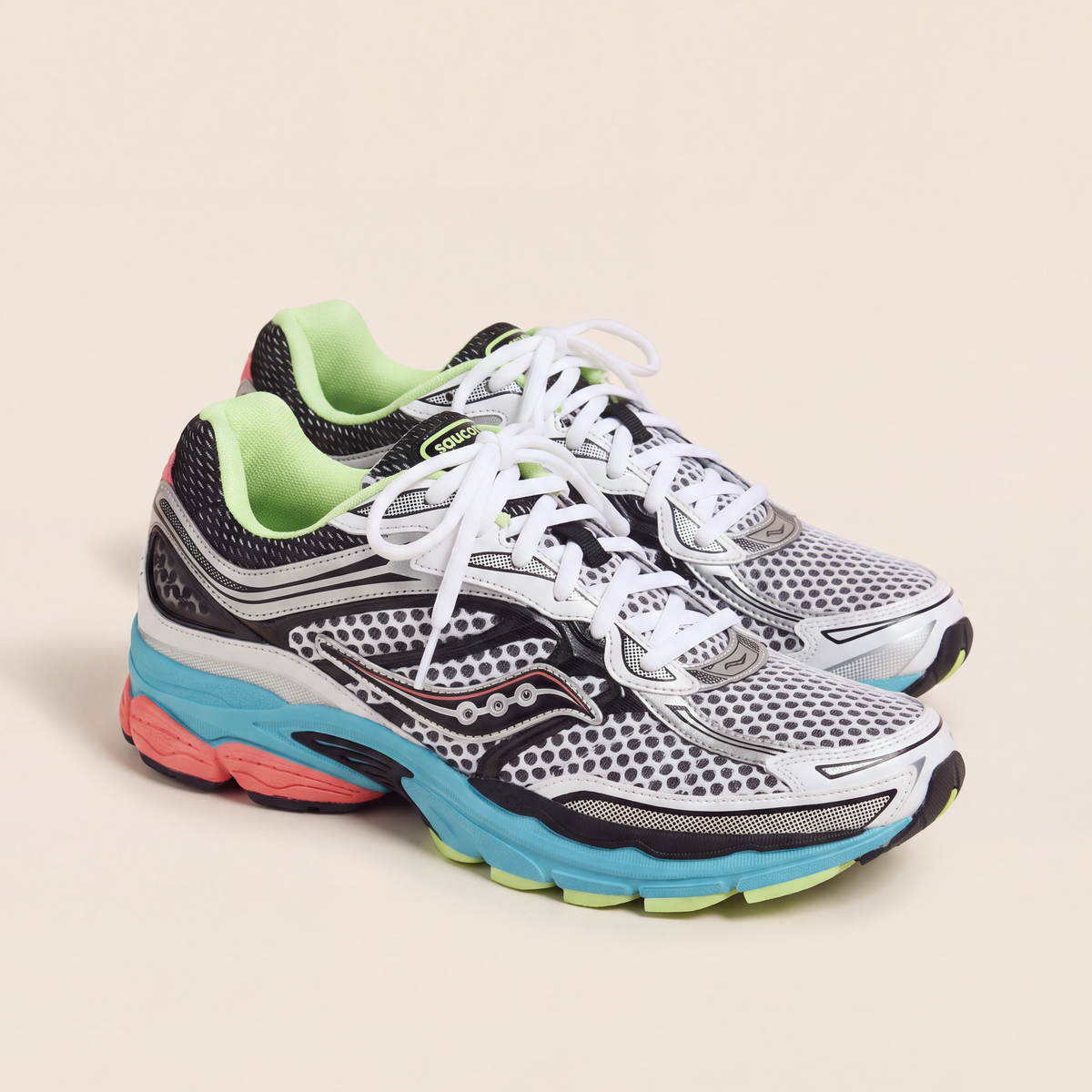 Saucony ProGrid Omni 9 in White / Aqua / Coral